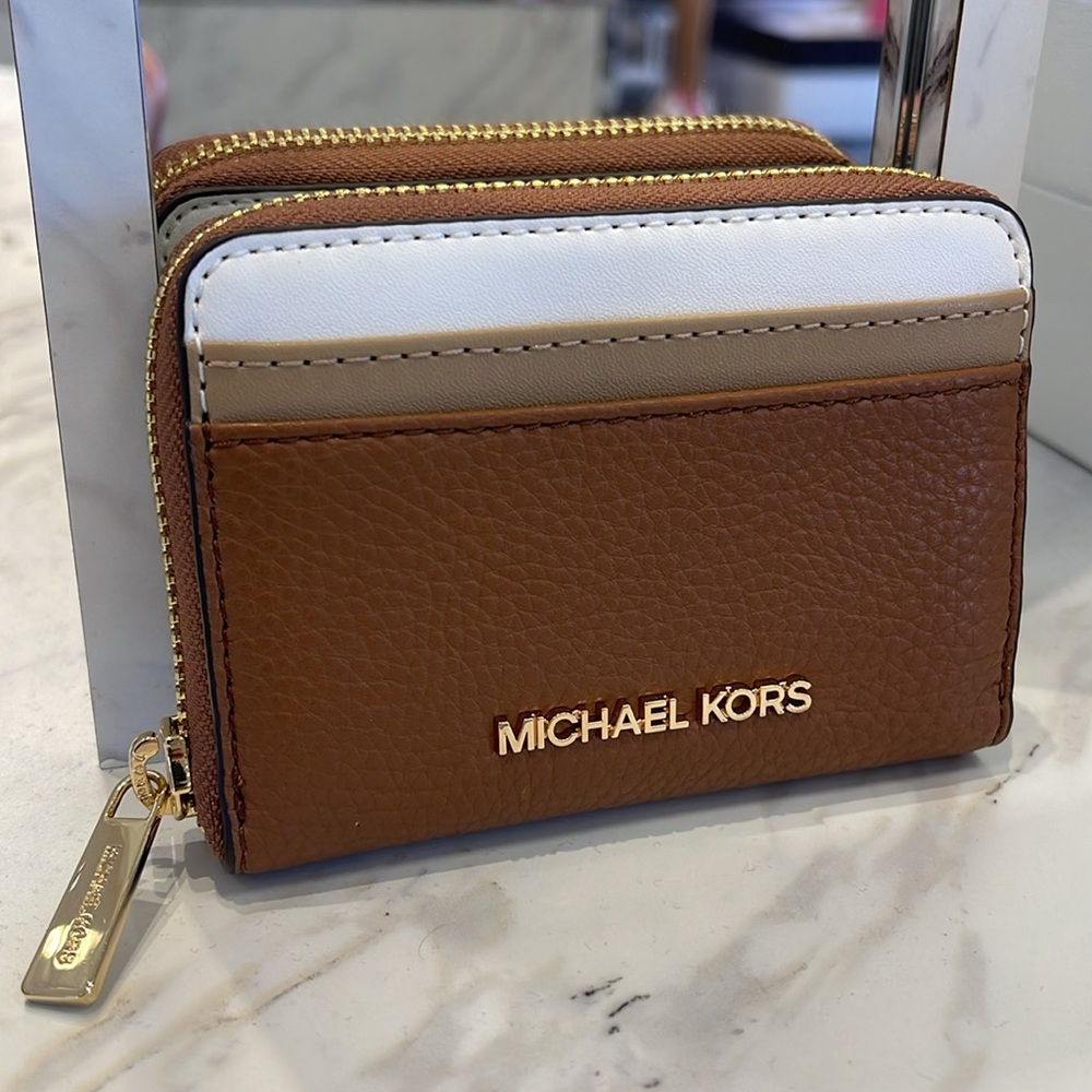 Michael Kors Jet Set Travel Md Zip Around Color-Block Wallet Card Case
Luggage - Picture 15 of 16